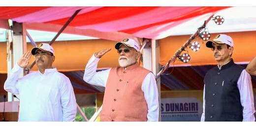 भारत की बढ़ी समुद्री ताकत, पीएम मोदी ने नौसेना को सौंपे तीन स्वदेशी युद्धपोत